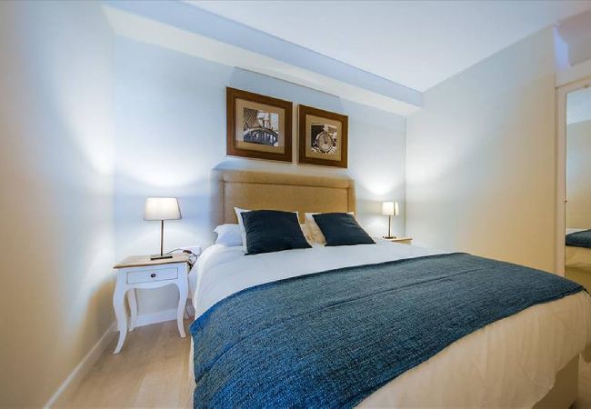  in Madrid - Deluxe Apartment Colon Suites II