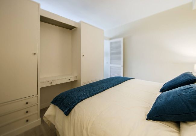 Apartment in Madrid - Deluxe Apartment Colon Suites II