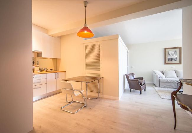 Apartment in Madrid - Deluxe Apartment Colon Suites I 
