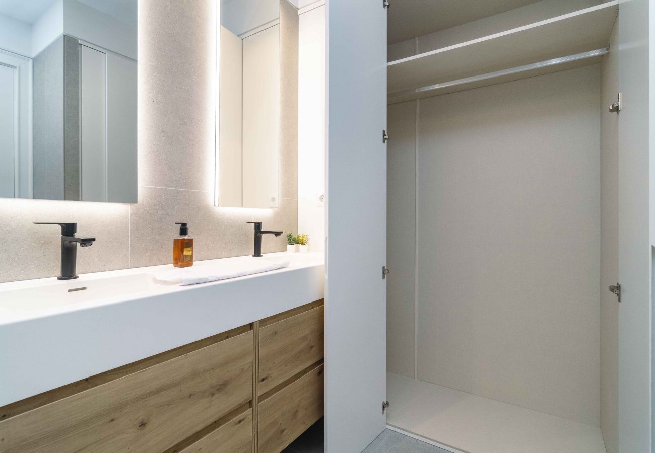 Apartment in Madrid - Deluxe Apartment Padilla Suites I