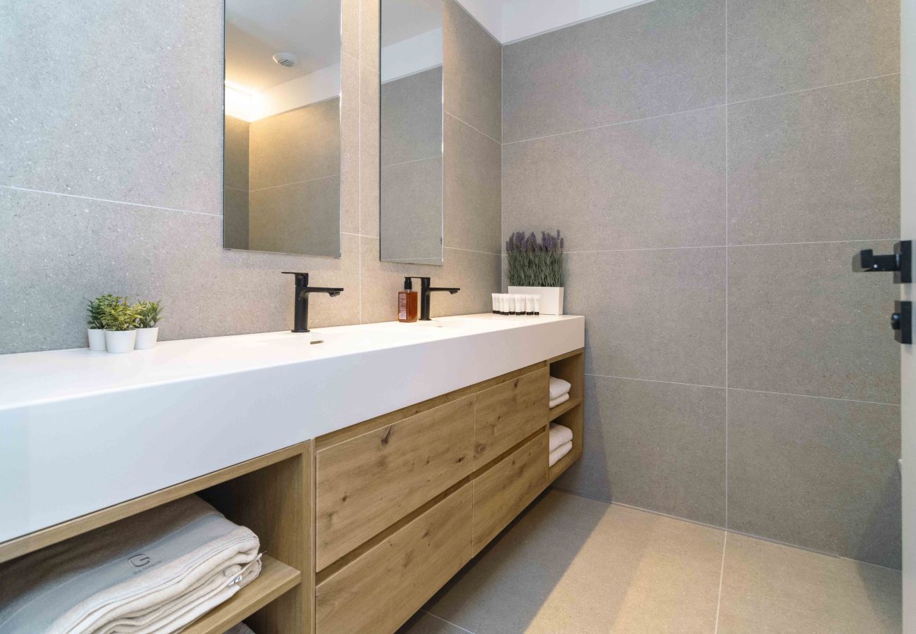 Apartment in Madrid - Deluxe Apartment Padilla Suites I