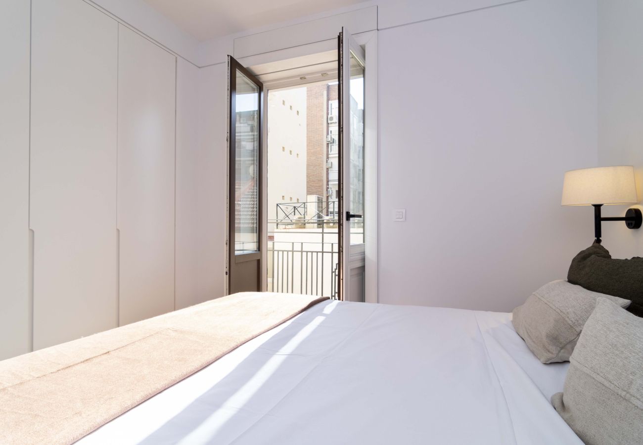 Apartment in Madrid - Deluxe Apartment Padilla Suites II
