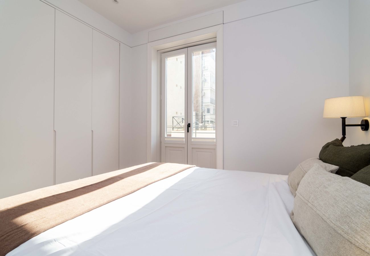 Apartment in Madrid - Deluxe Apartment Padilla Suites II
