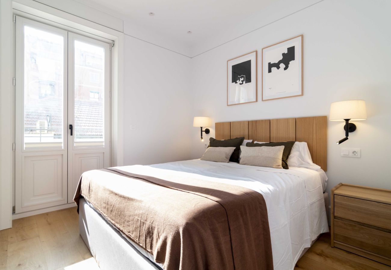 Apartment in Madrid - Deluxe Apartment Padilla Suites II