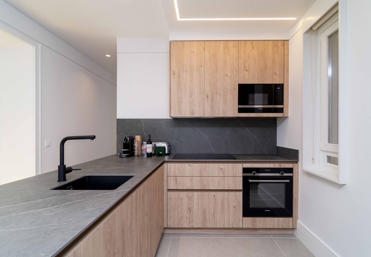 Apartment in Madrid - Deluxe Apartment Padilla Suites II