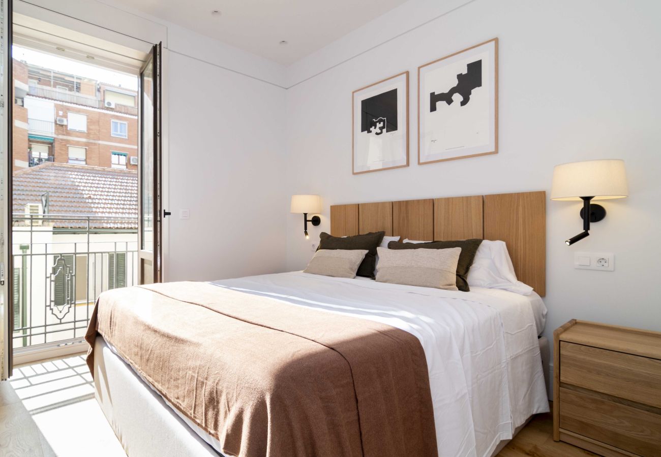 Apartment in Madrid - Deluxe Apartment Padilla Suites II